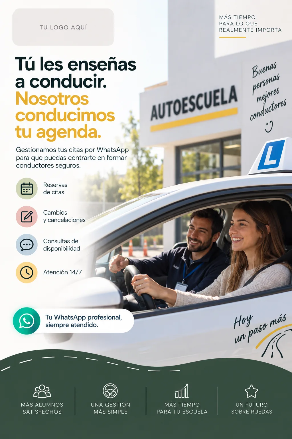 Profesional de autoescuelas atendiendo a una persona
